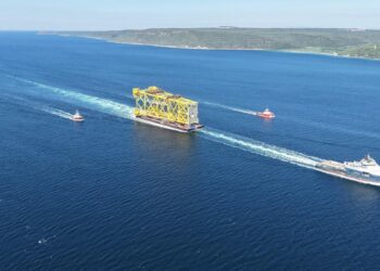 350 metrelik sondaj platform iskelesi Çanakkale Boğazı'nda