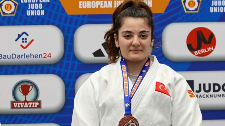 İzmirli judocu Almanya'da kürsüde