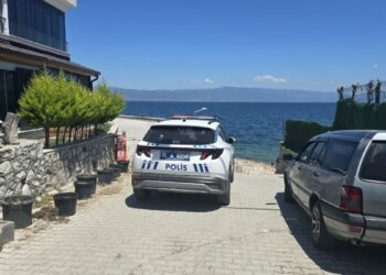 Serinlemeye girdiği denizde fenalaştı, hastanede öldü