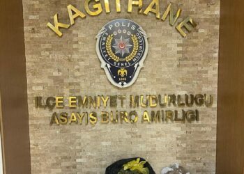 Kağıthane’de sokakta başlayan takiple 'zula evi'ne operasyon: 650 bin lira değerinde uyuşturucu ele geçirildi