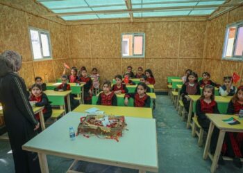 İHH Gazze’de sahra okulu açtı