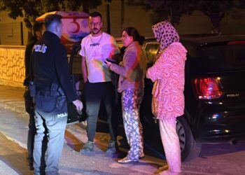 Park halindeki iki otomobile çarpıp, kaçan alkollü sürücü aracında uyurken yakalandı