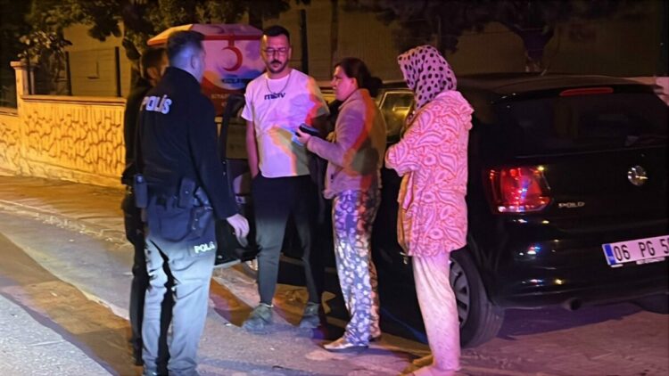 Park halindeki iki otomobile çarpıp, kaçan alkollü sürücü aracında uyurken yakalandı