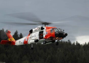 ABD'de Sahil Güvenlik helikopteri, Alaska'da eğitim uçuşu sırasında düştü