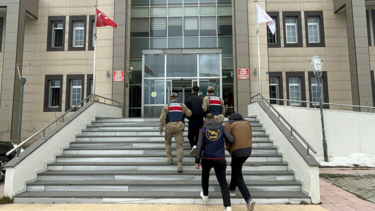 Bitlis'te ‘göçmen kaçakçılığı’na 19 tutuklama