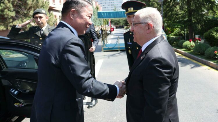 Bakan Güler, Moğol mevkidaşı Batlut ile bir araya geldi