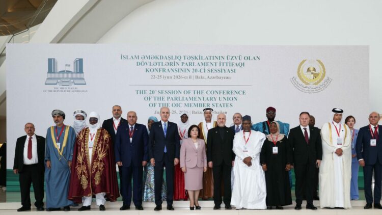 TBMM Başkanı Kurtulmuş, İSİPAB Konferansı'nda aile fotoğrafı çekimine katıldı