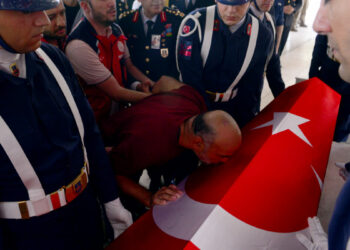 Kazada şehit olan uzman çavuş, son yolculuğuna uğurlandı