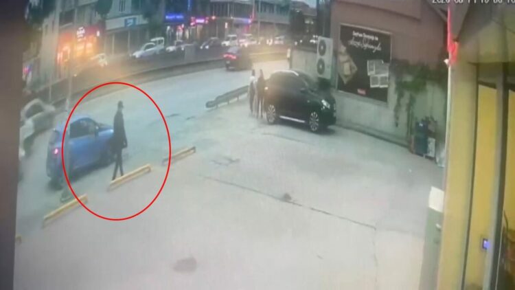 73 yaşındaki kadını, kendisini yeğeni olarak tanıtıp dolandıran şüpheli ile arkadaşı, İstanbul'da yakalandı