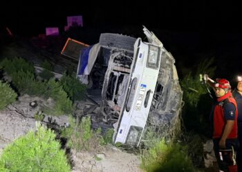 Balıkesir'de takla atan otomobilin sürücüsü öldü