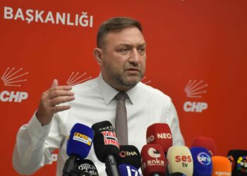 CHP İzmir İl Başkanı Gümrükçü: Cemil Tugay'ı yeniden parti saflarına davet ettim