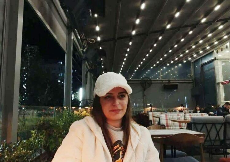 Yolun karşısına geçerken kamyonetin çarptığı kadın öldü