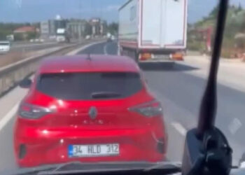 Silivri'de ambulansa yol vermeyen sürücü kamerada