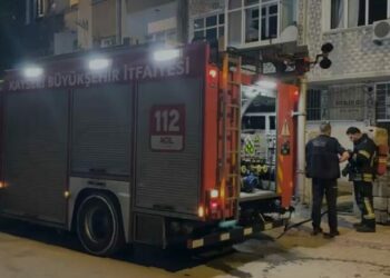 Kayseri'de 4 katlı binada yangın; 4 kişi dumandan etkilendi