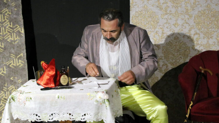 Vanlı tiyatrocu, '30 günde 30 farklı tek kişilik oyun' ile rekora hazırlanıyor
