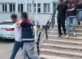 Polis, 'yüksek kazanç' ve 'burs' vaadiyle dolandırıcılık yapan şüphelileri, mağdurun arkadaşı gibi davranıp suçüstü yakaladı