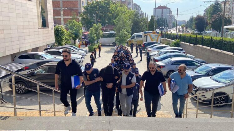 Yasa dışı bahis şüphelileri adliyede