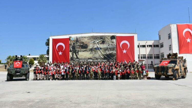 Türk Kara Kuvvetleri'nin kuruluşunun 2235'inci yılı İzmir'de kutlandı