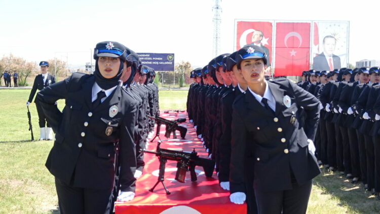 Aksaray POMEM'de 485 polis adayı mezun oldu
