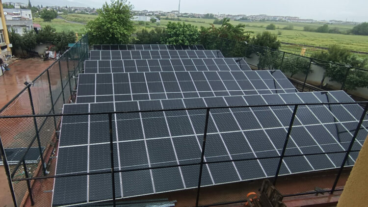Meslek lisesi, elektriğini güneşten karşılıyor