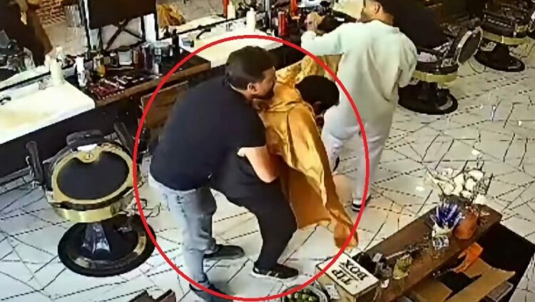 Nefes borusuna erik kaçan müşterisini Heimlich manevrası ile kurtardı; o anlar kamerada