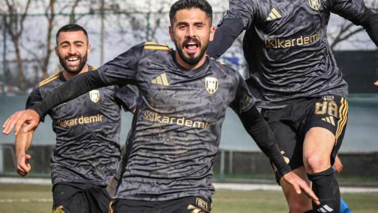 Aliağa FK'da Alberk Koç ve Veli Çetin gitti
