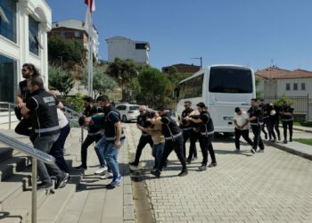 Kira anlaşmazlığı nedeniyle ev kurşunlayan suç örgütü üyesi 9 şüpheli gözaltına alındı