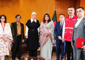 Kızılay Genel Başkanı Yılmaz, Arakanlı Müslümanların kamplarını ziyaret etti