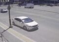 Kamyonetin çarptığı elektrikli bisikletin sürücüsü yaralandı; kaza kamerada