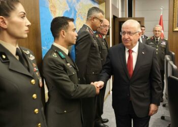 Bakan Güler, Kara Kuvvetleri personelini kabul etti