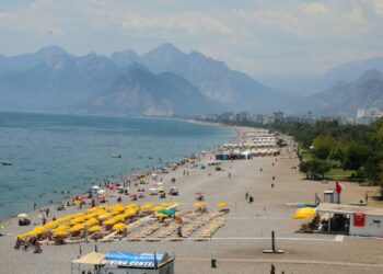 Antalya'da hissedilen sıcaklık 47 dereceye ulaştı