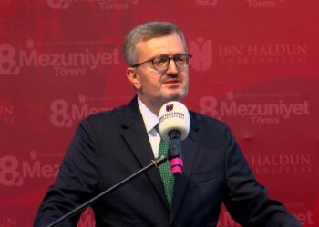 İbn Haldun Üniversitesi 8'inci mezunlarını uğurladı