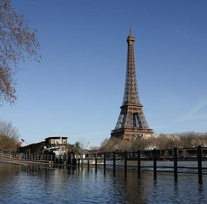 Paris'te dün aşırı sıcaklar nedeniyle 109 kişi hayatını kaybetti