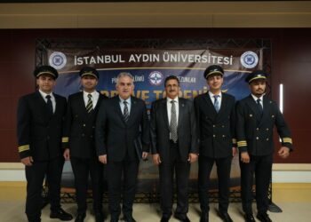 İstanbul Aydın Üniversitesi’nde 23 pilot bröve alarak mezun oldu