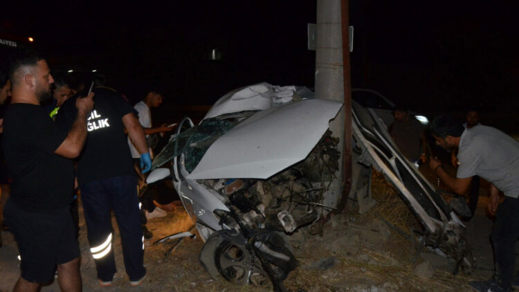 Direğe çarpan otomobilin sürücüsü öldü