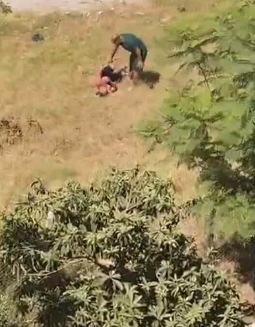 Sulama kanalına giren oğlunu kemerle dövdü