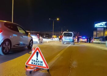 Bursa'da servis midibüsü ile otomobil çarpıştı: 6 yaralı