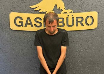 Zorla aracına bindiği kadını istediği yere götürtüp, para ve kolyesini aldı