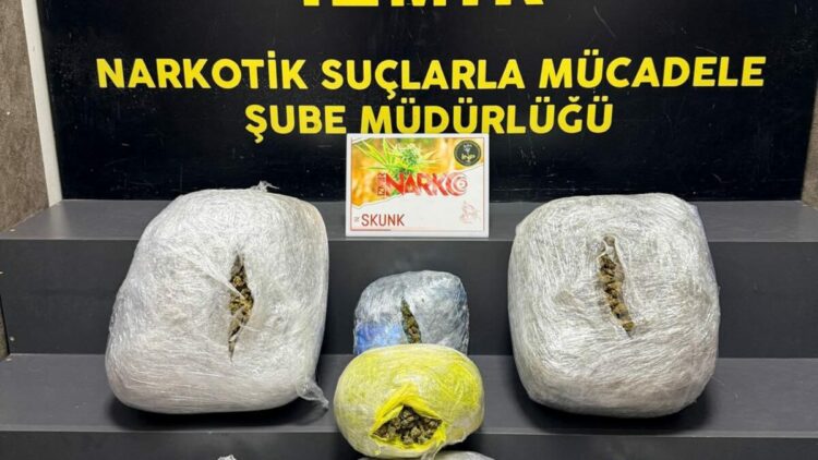 İzmir'de 15 kilo skunk ele geçirildi: 3 tutuklama