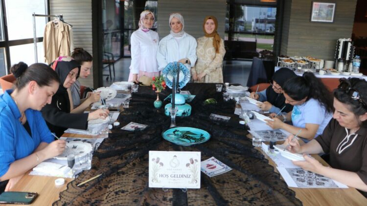 3 arkadaş, geleneksel Türk sanatlarını workshoplarla tanıtıyorlar