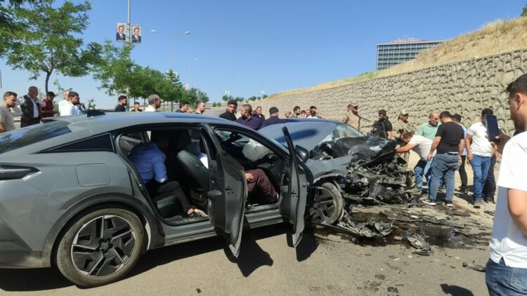 Karşı şeride geçen otomobille cip çarpıştı: 1 ölü, 3 yaralı