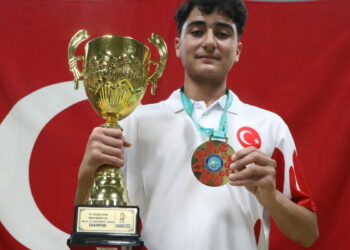 Ağabeyinin teşvikiyle başladığı kick boksta dünya şampiyonu oldu