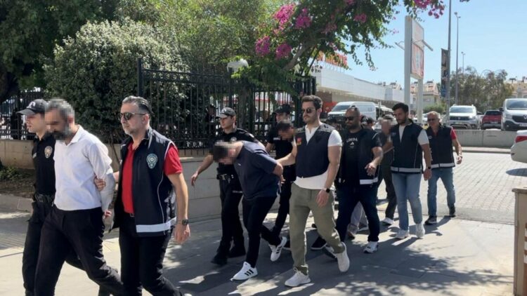 Muğla merkezli 4 ilde gözaltına alınan 18 göçmen kaçakçılığı şüphelisi adliyede