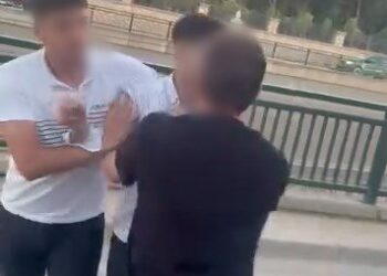 Bursa'da minibüs şoförlerinin yol verme kavgası kamerada