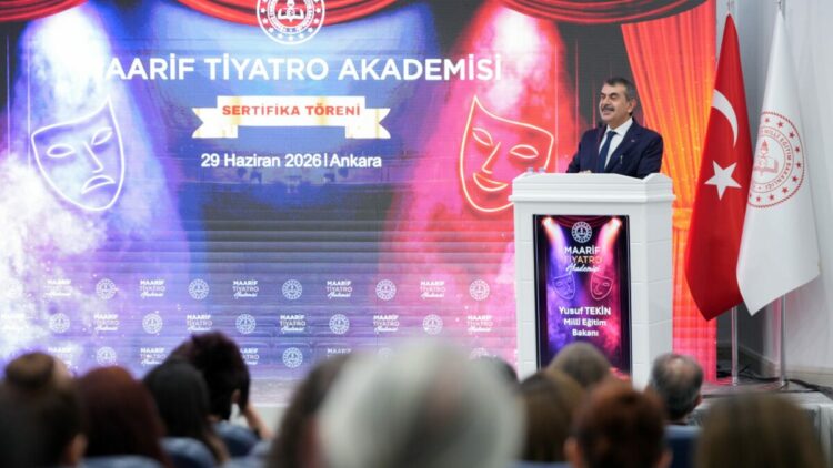 Öğretmenlere tiyatro eğitimi