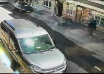 Küçükçekmece'de kurye kılığında husumetlisine kurşun yağdıran şüpheli kaçarken otogarda yakalandı