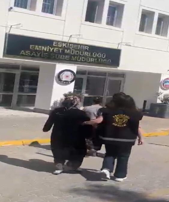 Evden 1,5 milyon liralık ziynet eşyası çalan 3 şüpheli yakalandı