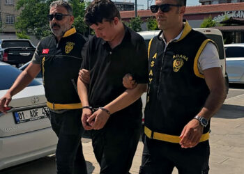 Başkasının kimliğini gösteren firari hükümlü, koluna yazdırdığı adı fark edilince yakalandı