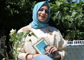 Mezar yeri bakılırken resimle hayata tutundu