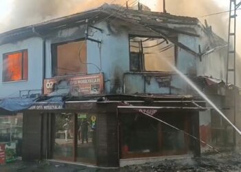 Bursa'da tarihi çarşıda yangın
